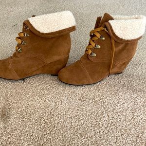 Brown fur suede boots